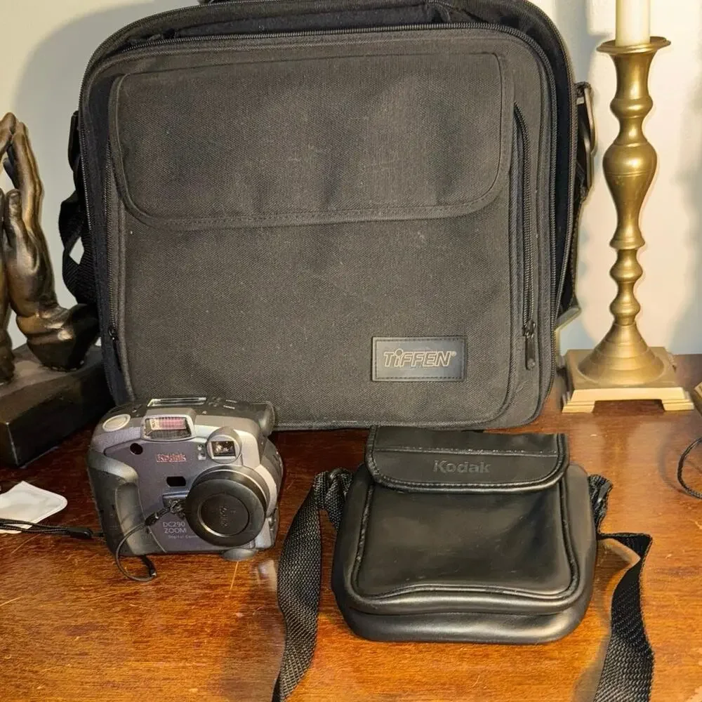 Kodak Digital Science DC260 Zoom Camera Targus Carrying Case W/ Accessories READ
